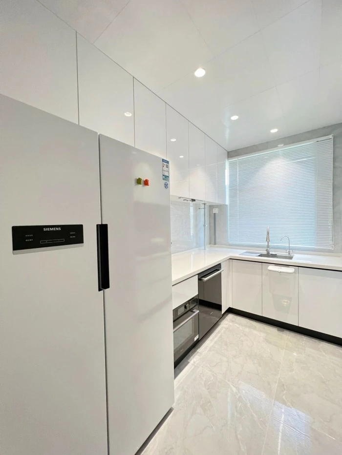 Seamless Acrylic Panels On All Six Sides